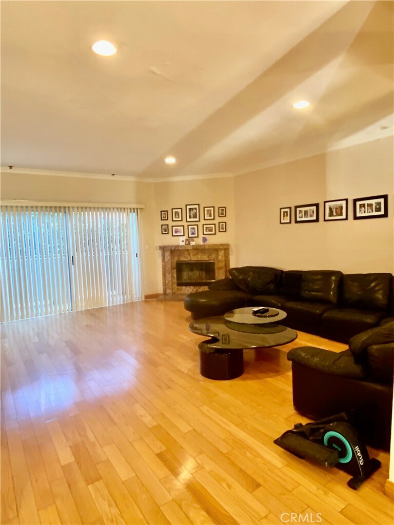 Property Photo:  14919 Dickens Street 105  CA 91403 