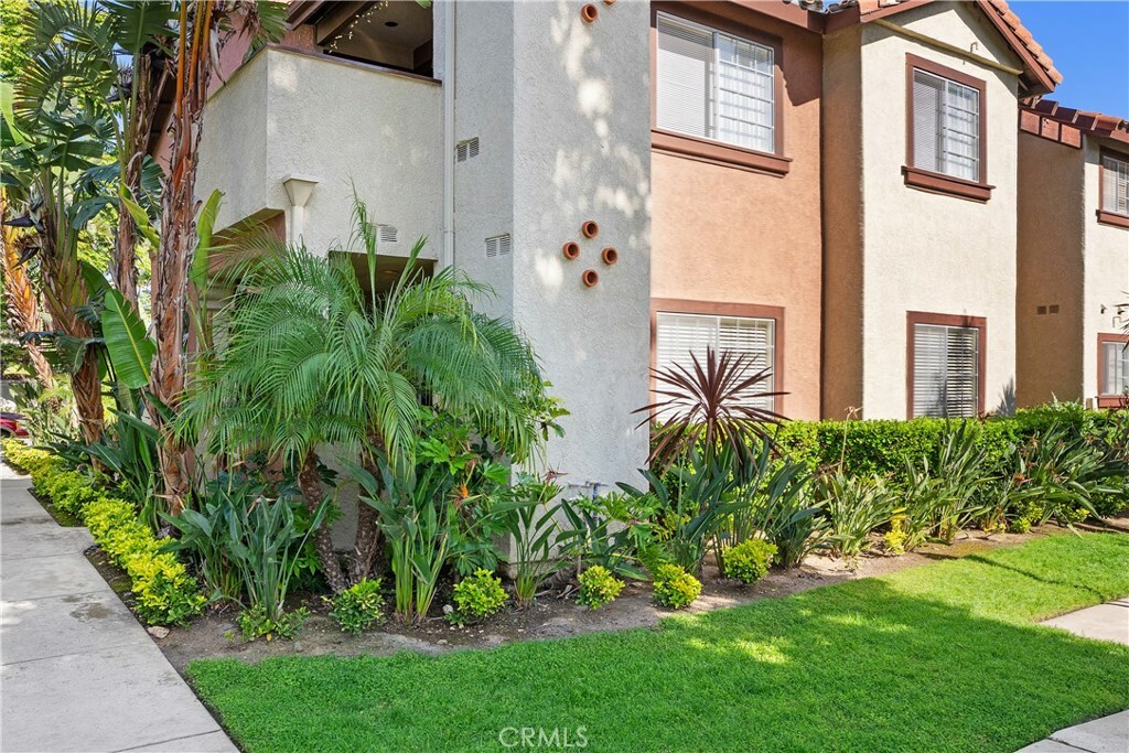 Property Photo: 104 Flor De Sol 60 CA 92688