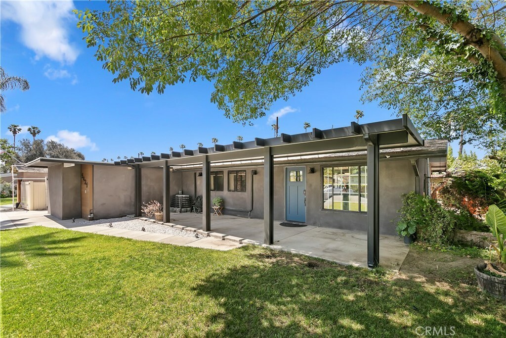 Property Photo: 5425 Agnes Place CA 92504