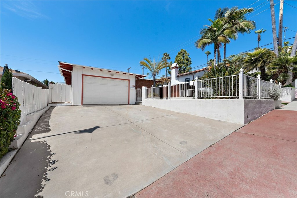 Property Photo: 104 W Avenida Cadiz CA 92672