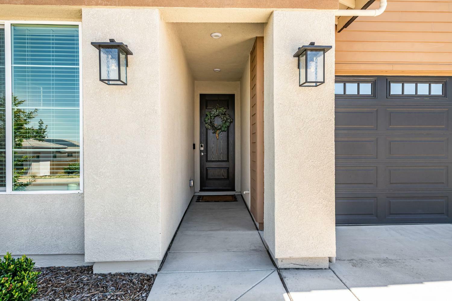 Property Photo: 1528 Seneca Cir CA 95762