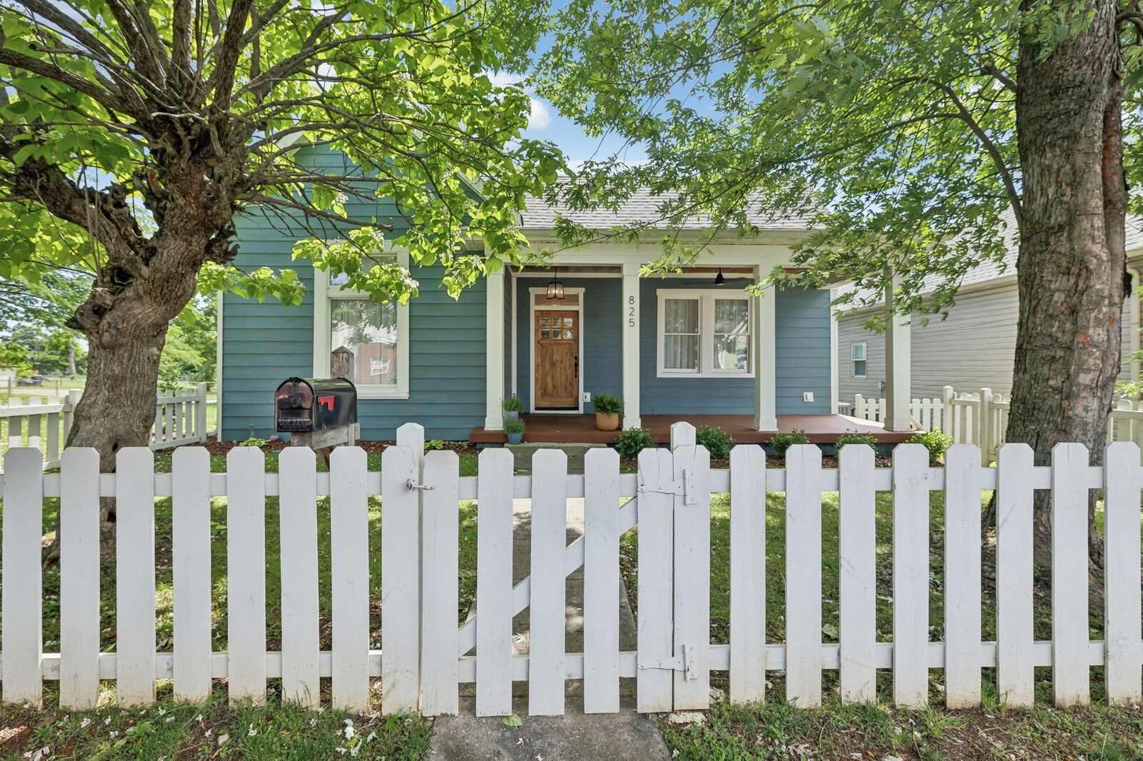 Property Photo: 825 N 5th St TN 37207