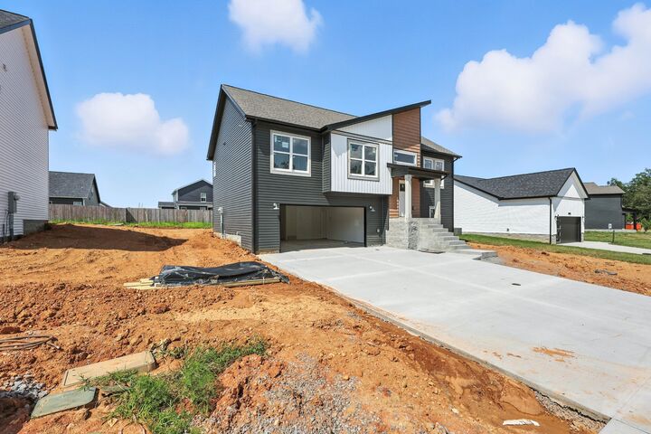 Property Photo: 172 Leltrim Dr TN 37042
