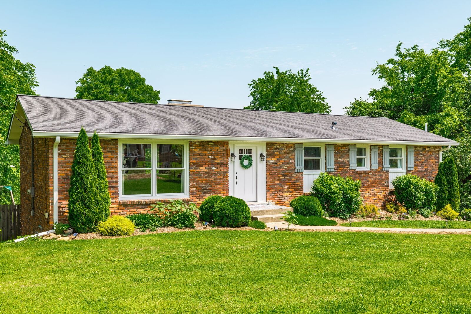 Property Photo: 113 La Vista Dr TN 37075