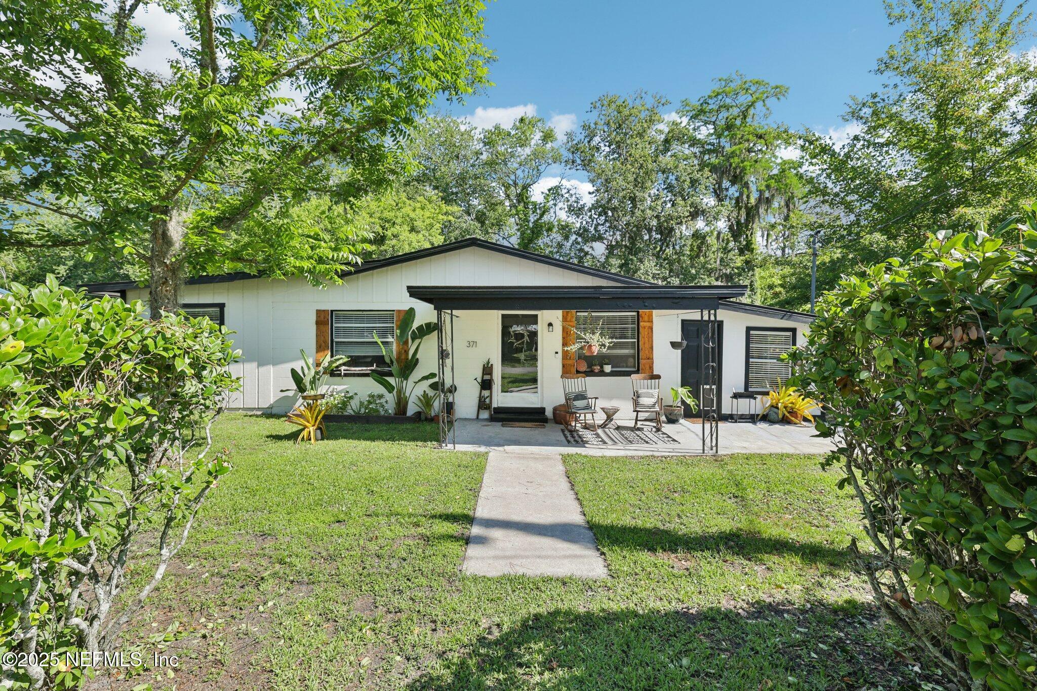 Property Photo:  371 Florida Avenue E  FL 32063 