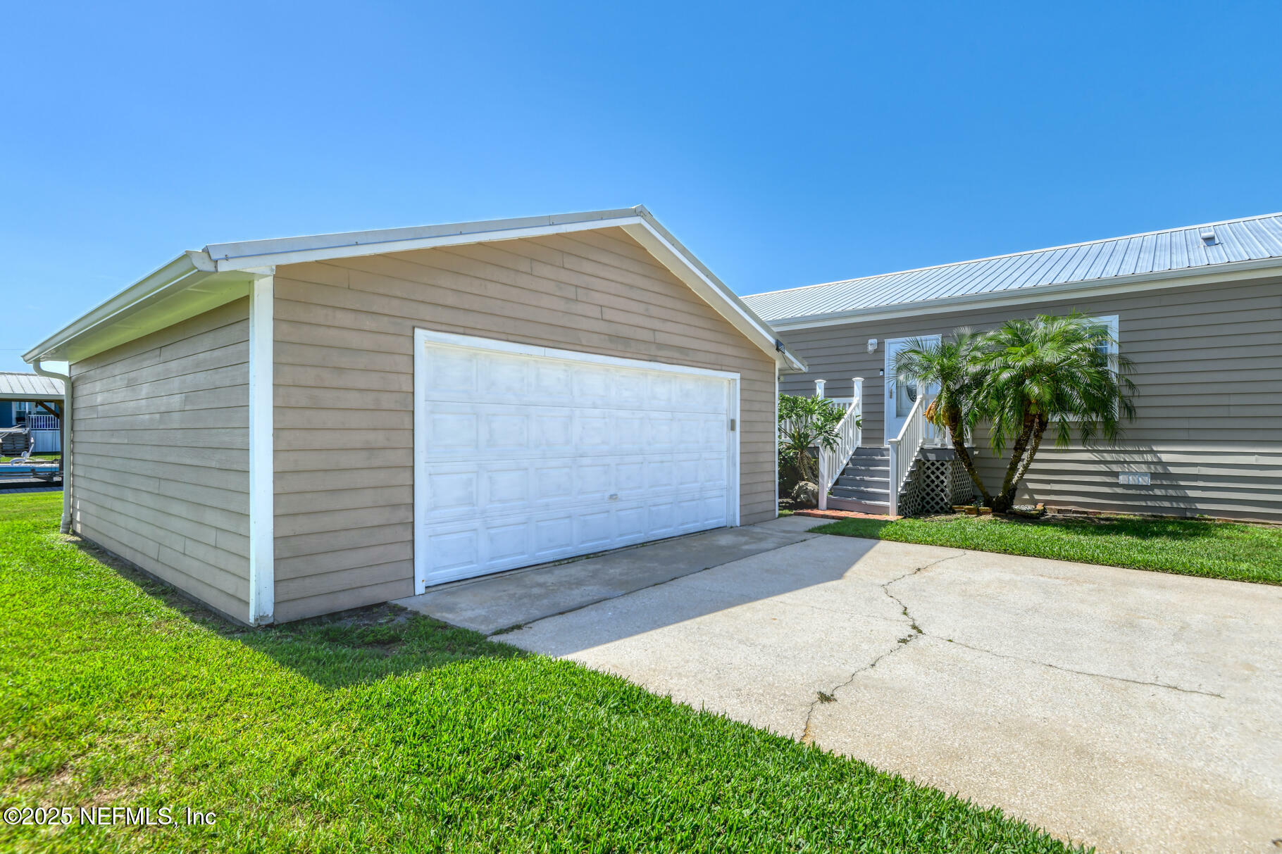Property Photo: 156 Moonlite Drive FL 32193