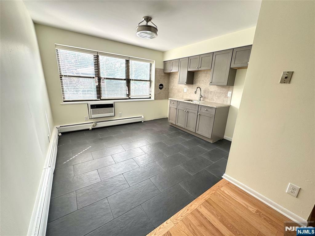 Property Photo:  20 W Harriet Avenue 2  NJ 07650 