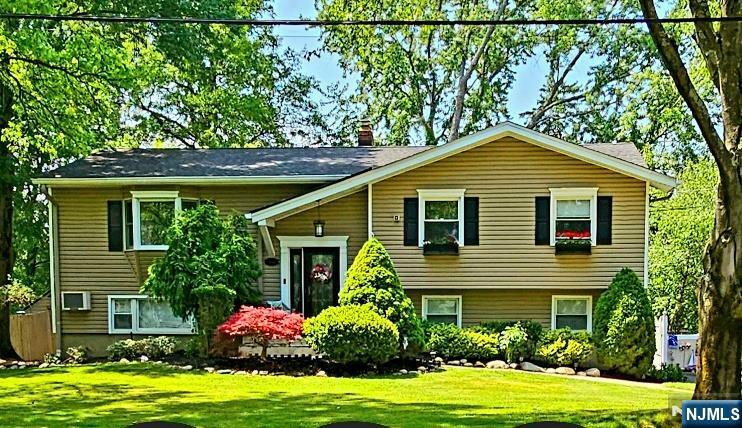 562 Beech Lane  Paramus NJ 07652 photo
