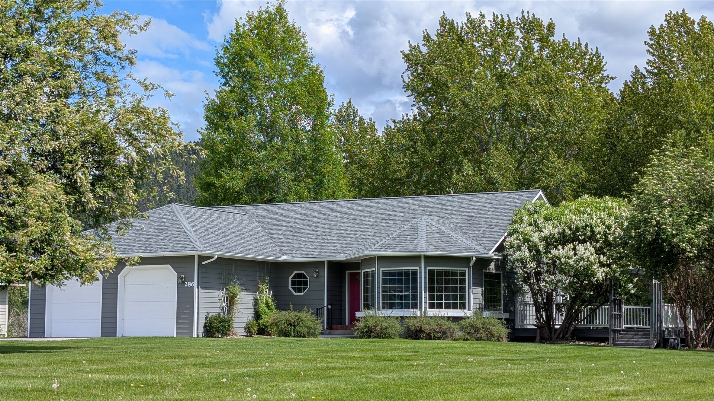 Property Photo: 286 Edgewater Drive MT 59923