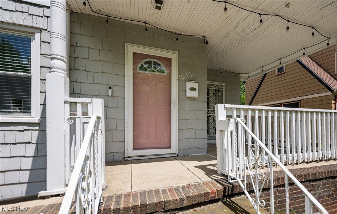 Property Photo: 1047 Hillstone Road OH 44121