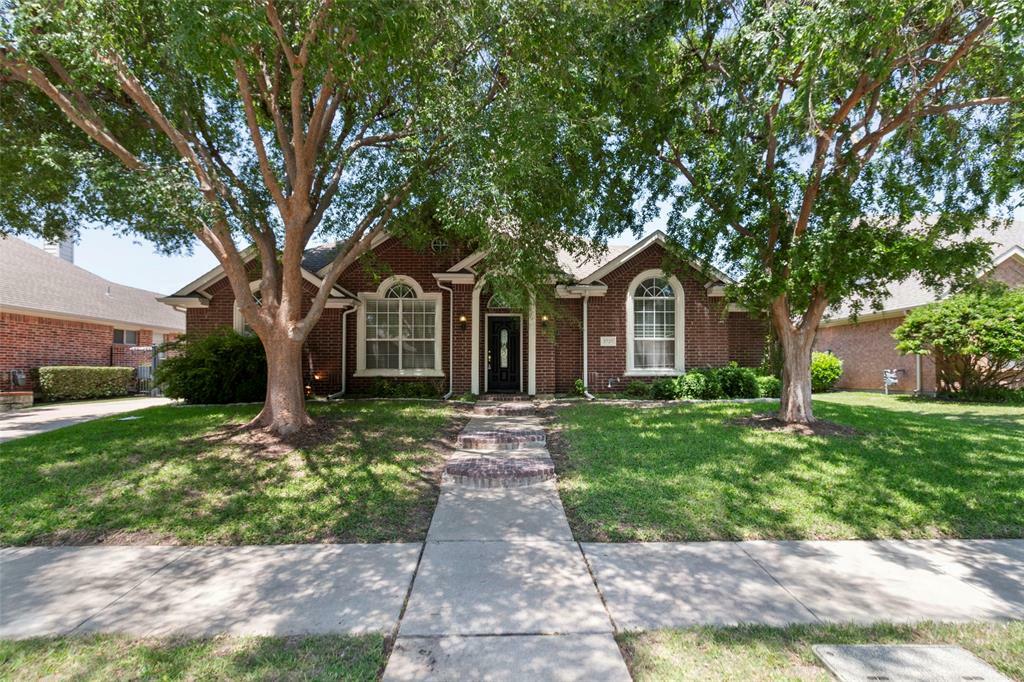 Property Photo: 2727 Wildcreek Trail TX 76248