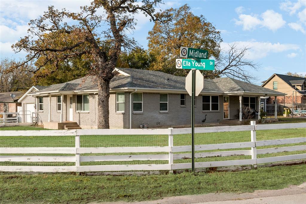 Property Photo: 7900 Ella Young Drive TX 76135