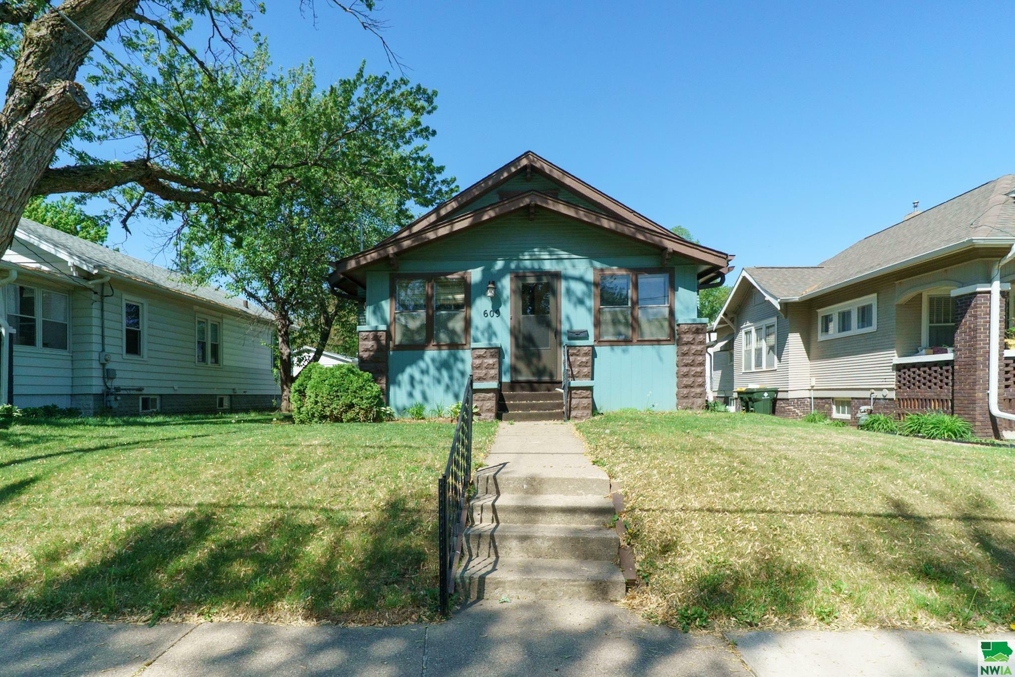 Property Photo: 609 S Westcott St IA 51106