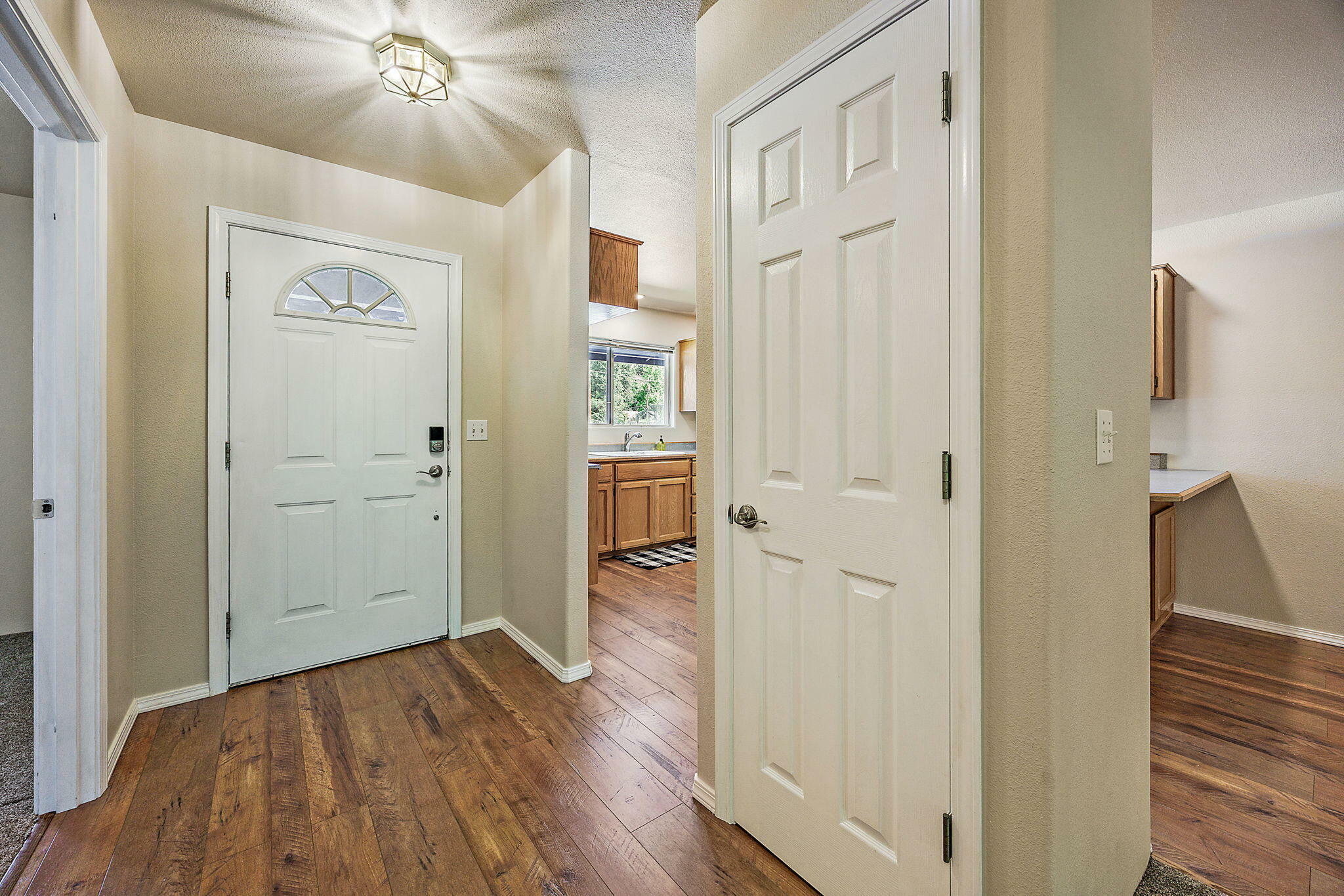 Property Photo: 815 Pine Street #2 OR 97537