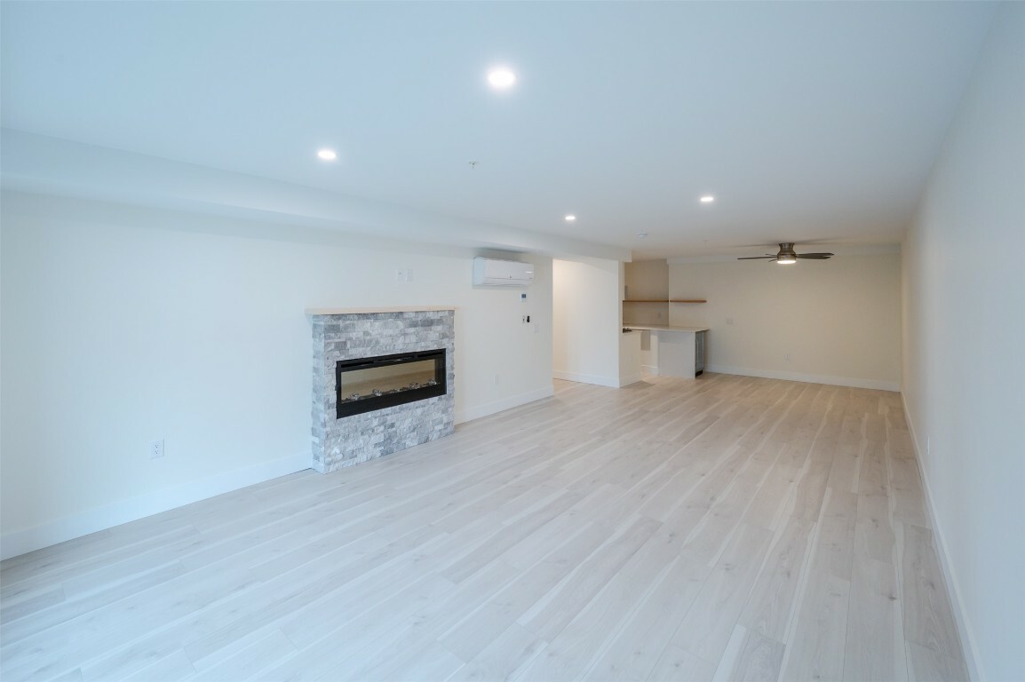 Property Photo:  217 Elm Avenue 207  BC V2A 3W1 