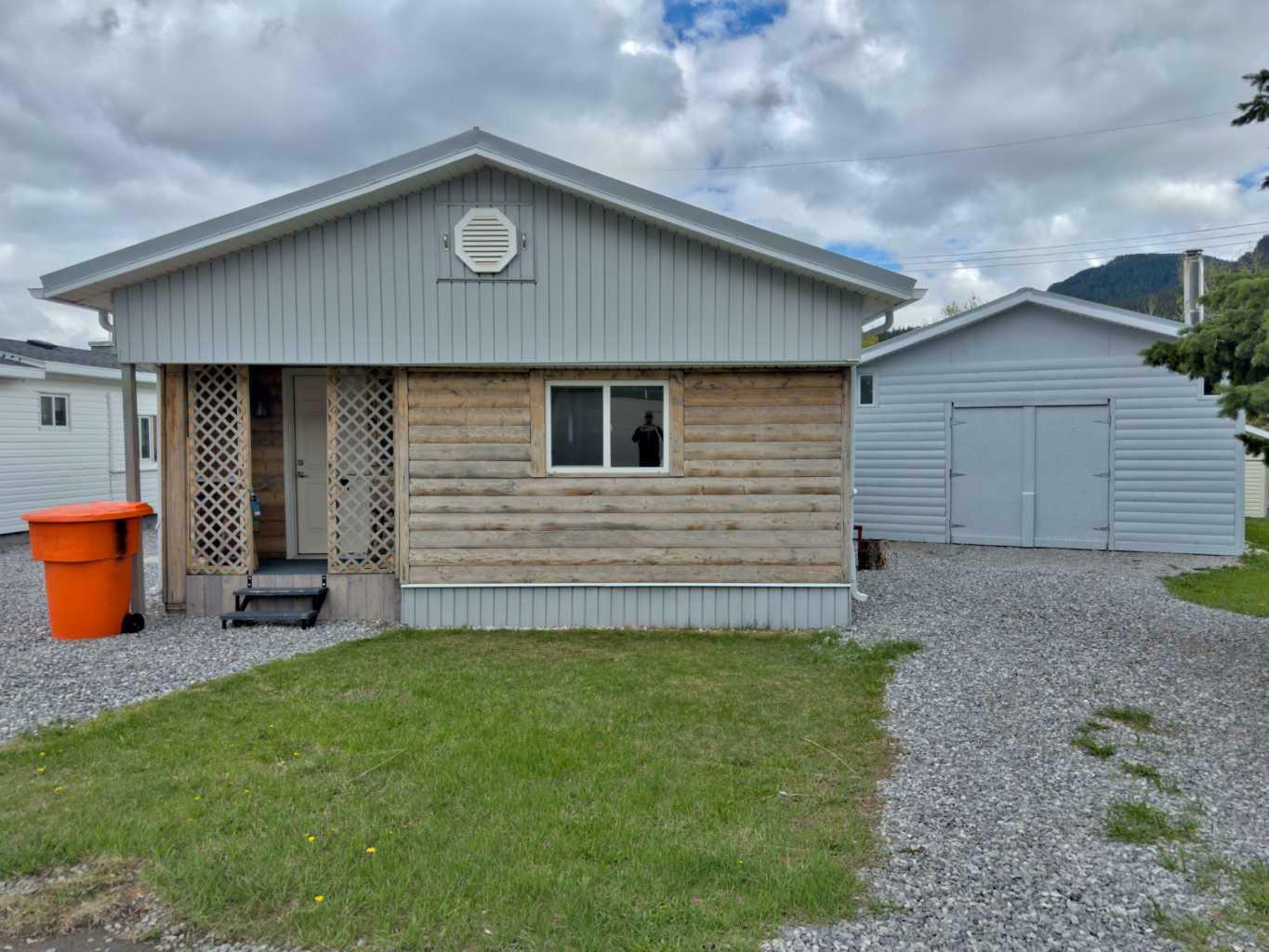 6101 20 Avenue 19  Coleman AB T0K 0M0 photo