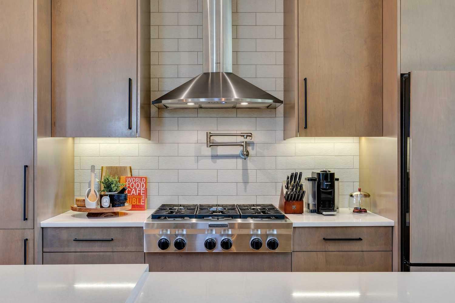Property Photo: 2448 31 Avenue SW AB T2T 1T8