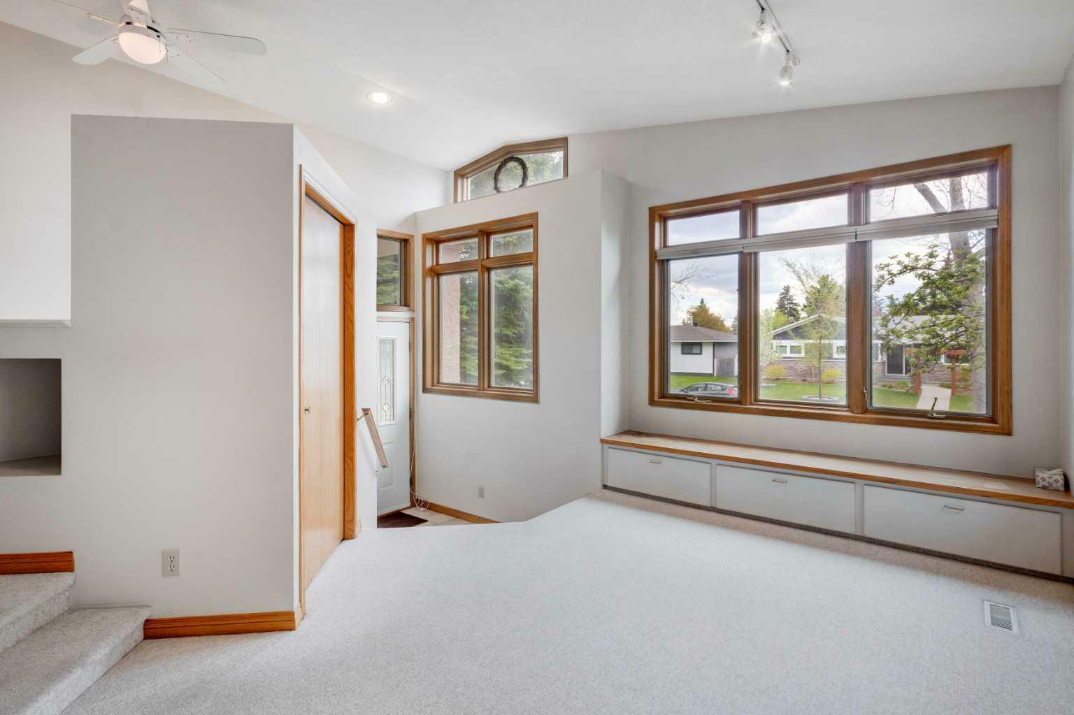 Photo de la propriété:  152 Capri Avenue NW  AB T2L 0H5 
