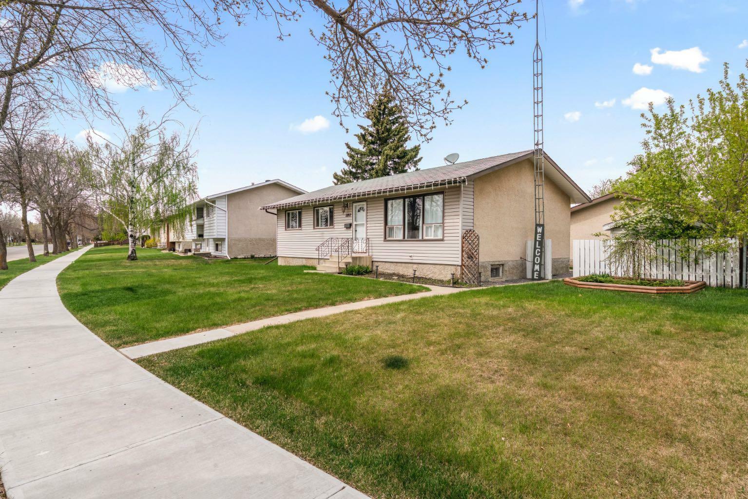 Property Photo: 5802 Marler Drive AB T4V 2S8