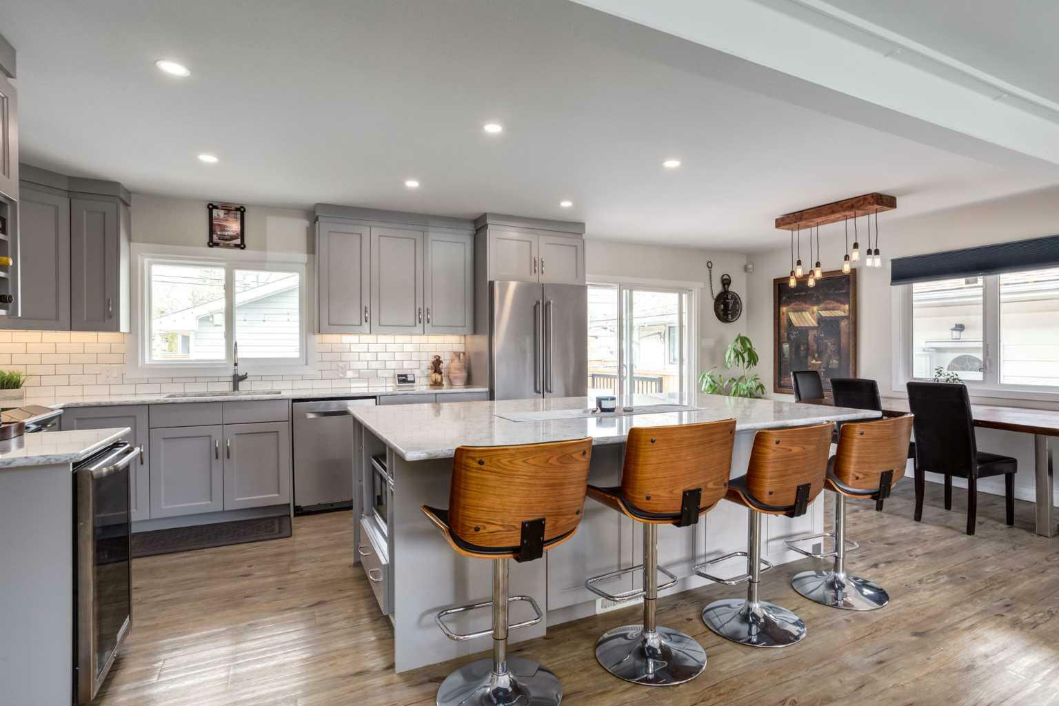 Property Photo: 3524 36 Avenue SW AB T3E 1C4