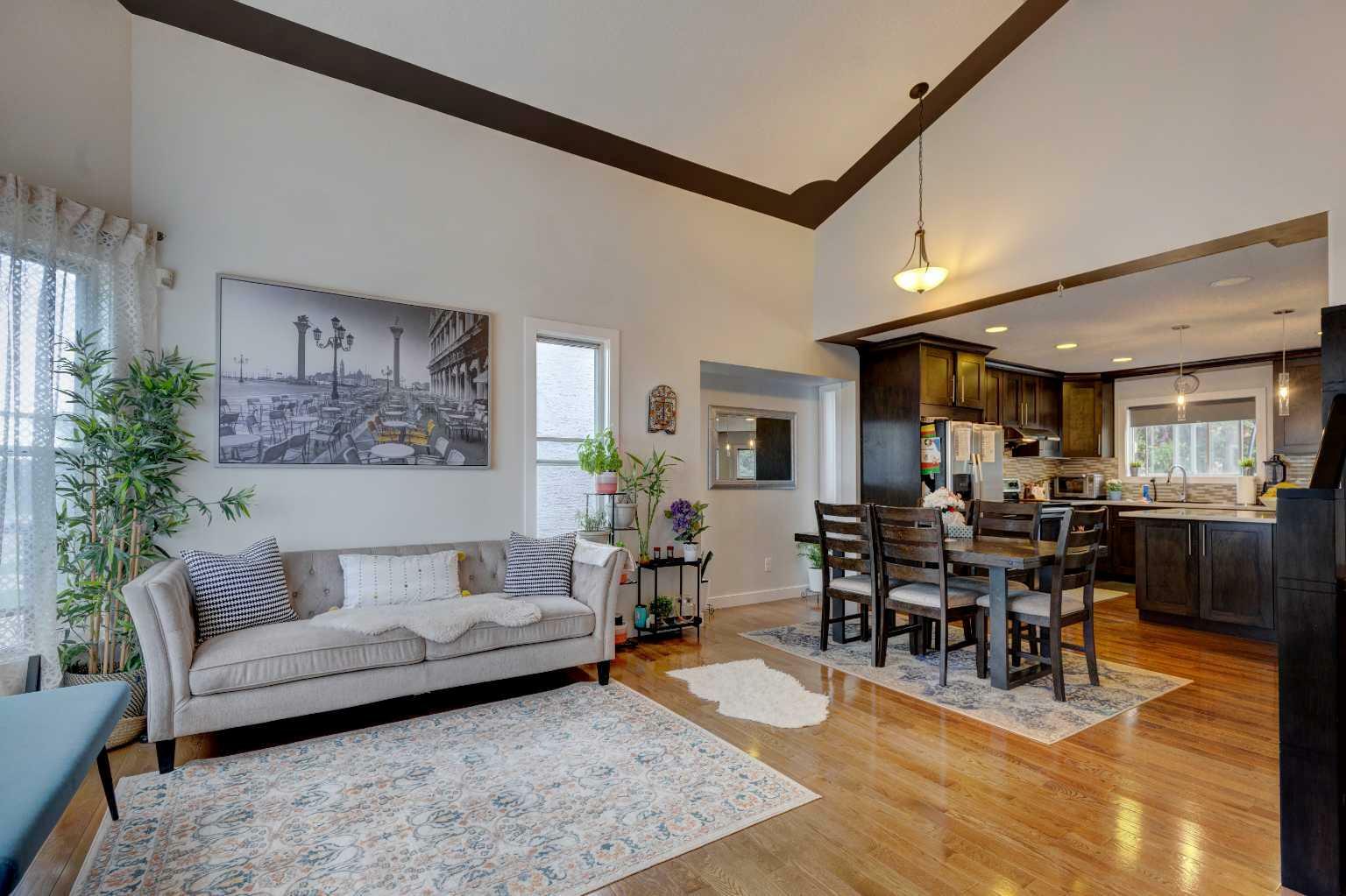 Property Photo: 85 Sidon Crescent SW AB T2H 2C5