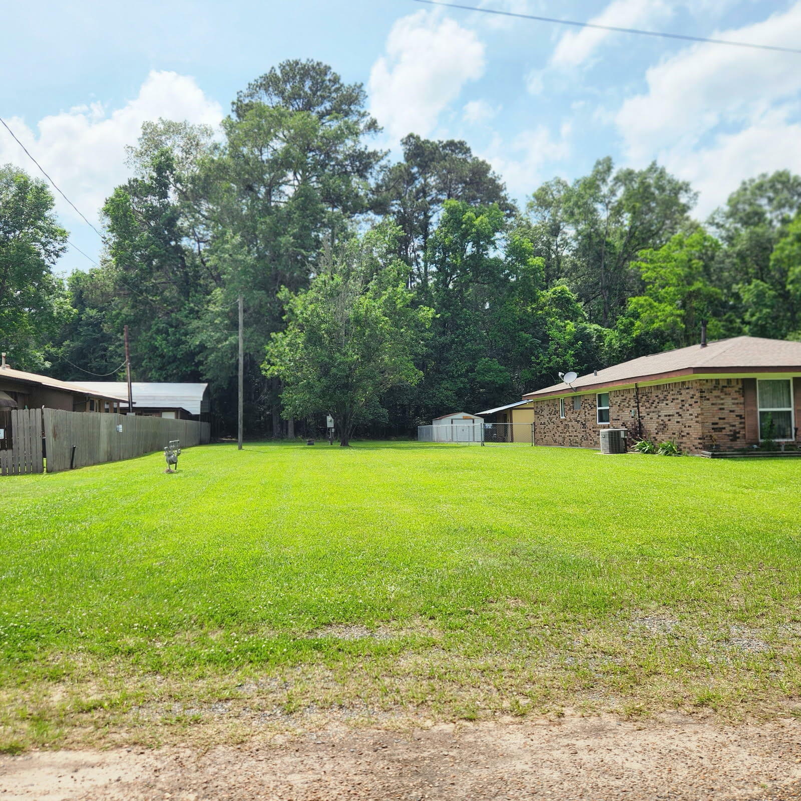 Property Photo: S 11th St LA 71446