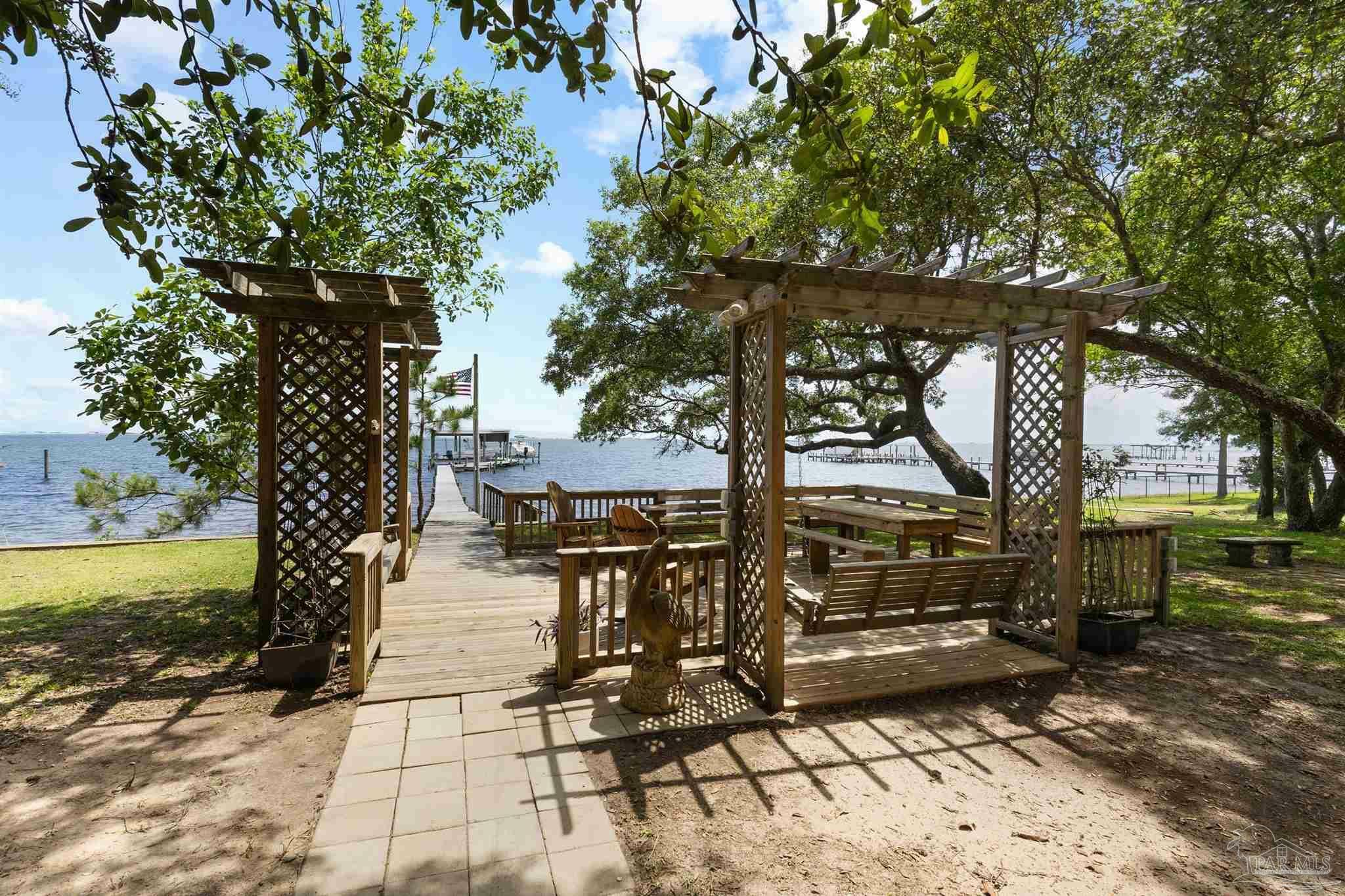 Property Photo: 5393 Soundside Dr FL 32563