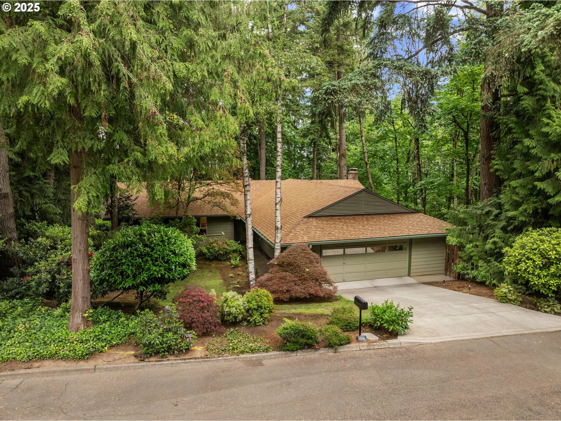 Property Photo: 1131 Larch St OR 97034