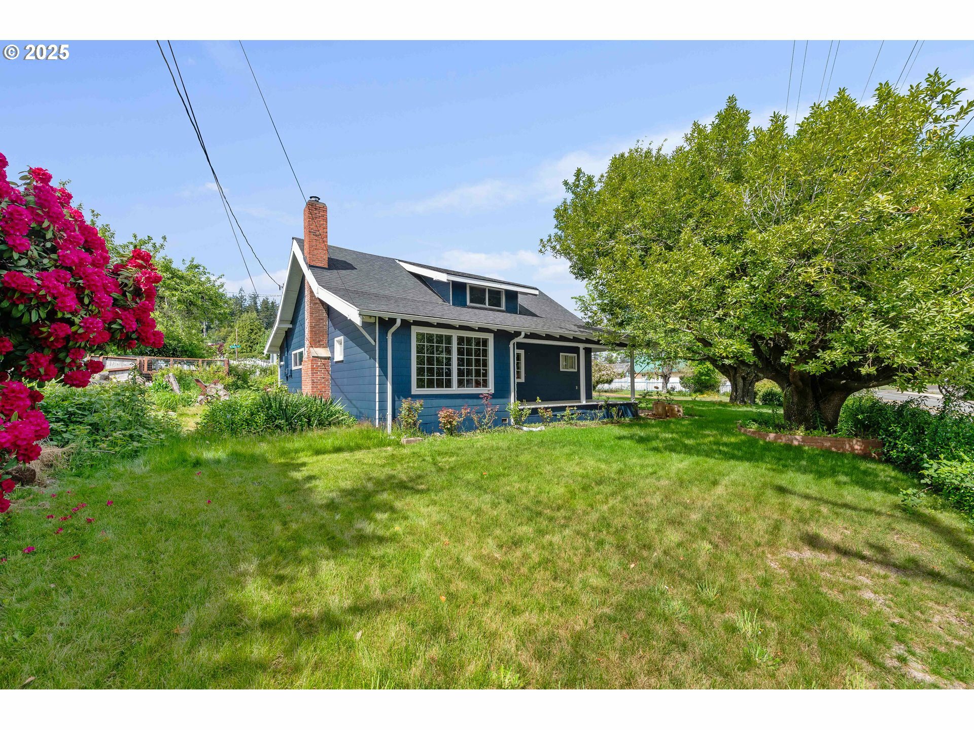 Property Photo: 1296 W Central Blvd OR 97423