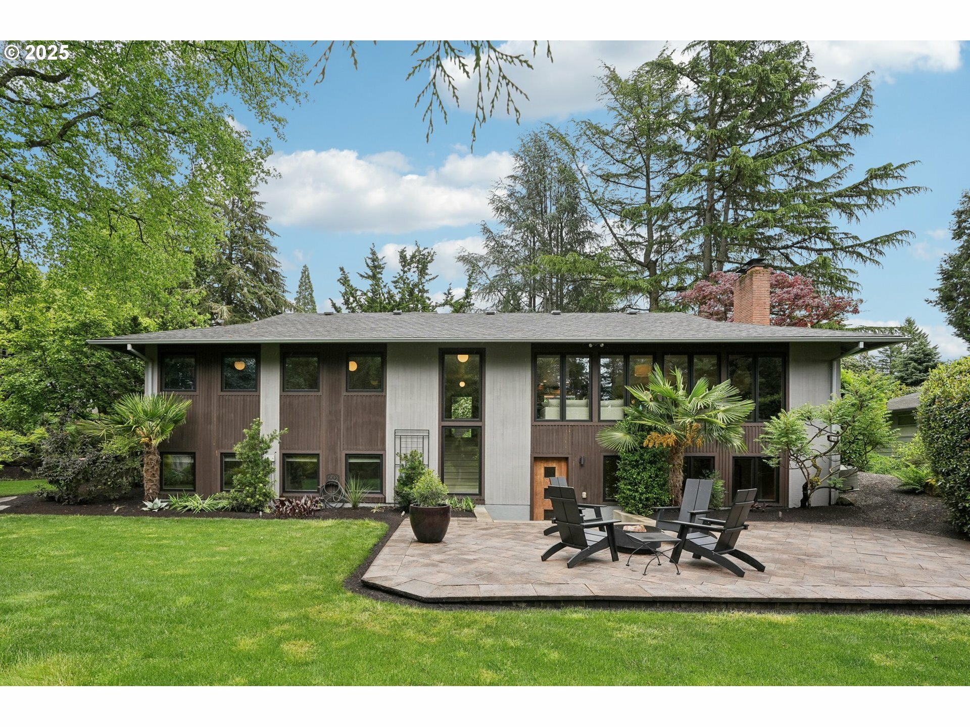 9880 SW Vista Pl  Portland OR 97225 photo