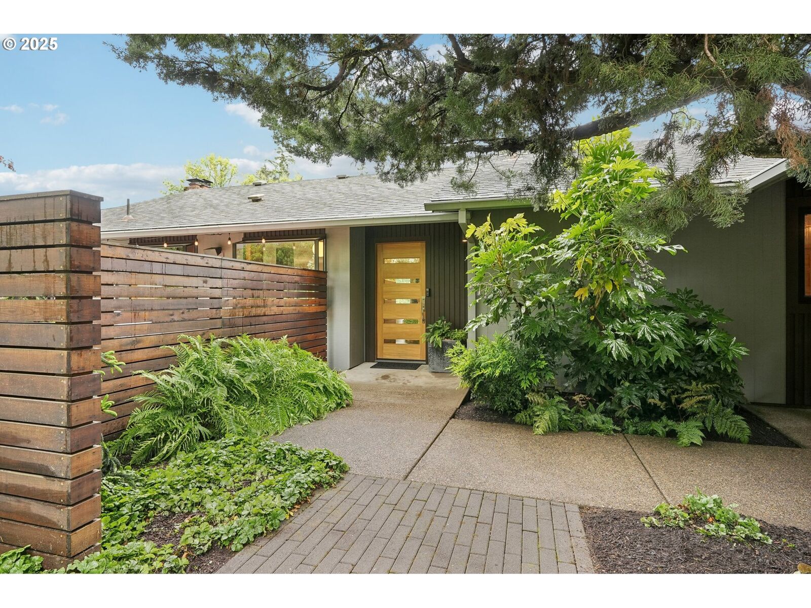 Property Photo:  9880 SW Vista Pl  OR 97225 