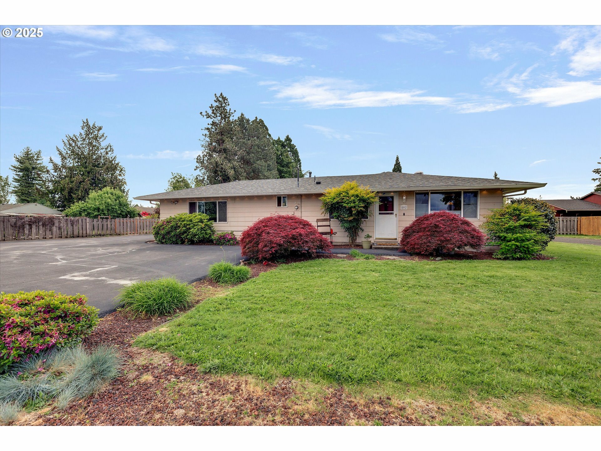 Property Photo: 802 Toliver Rd OR 97038
