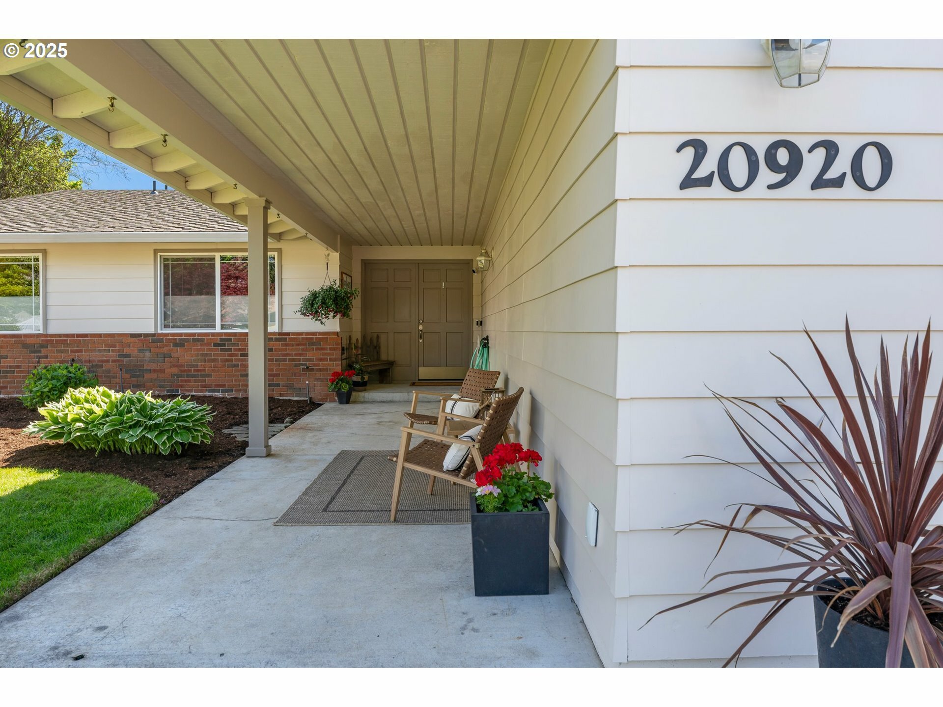 Property Photo: 20920 NW Nolana Ct OR 97229