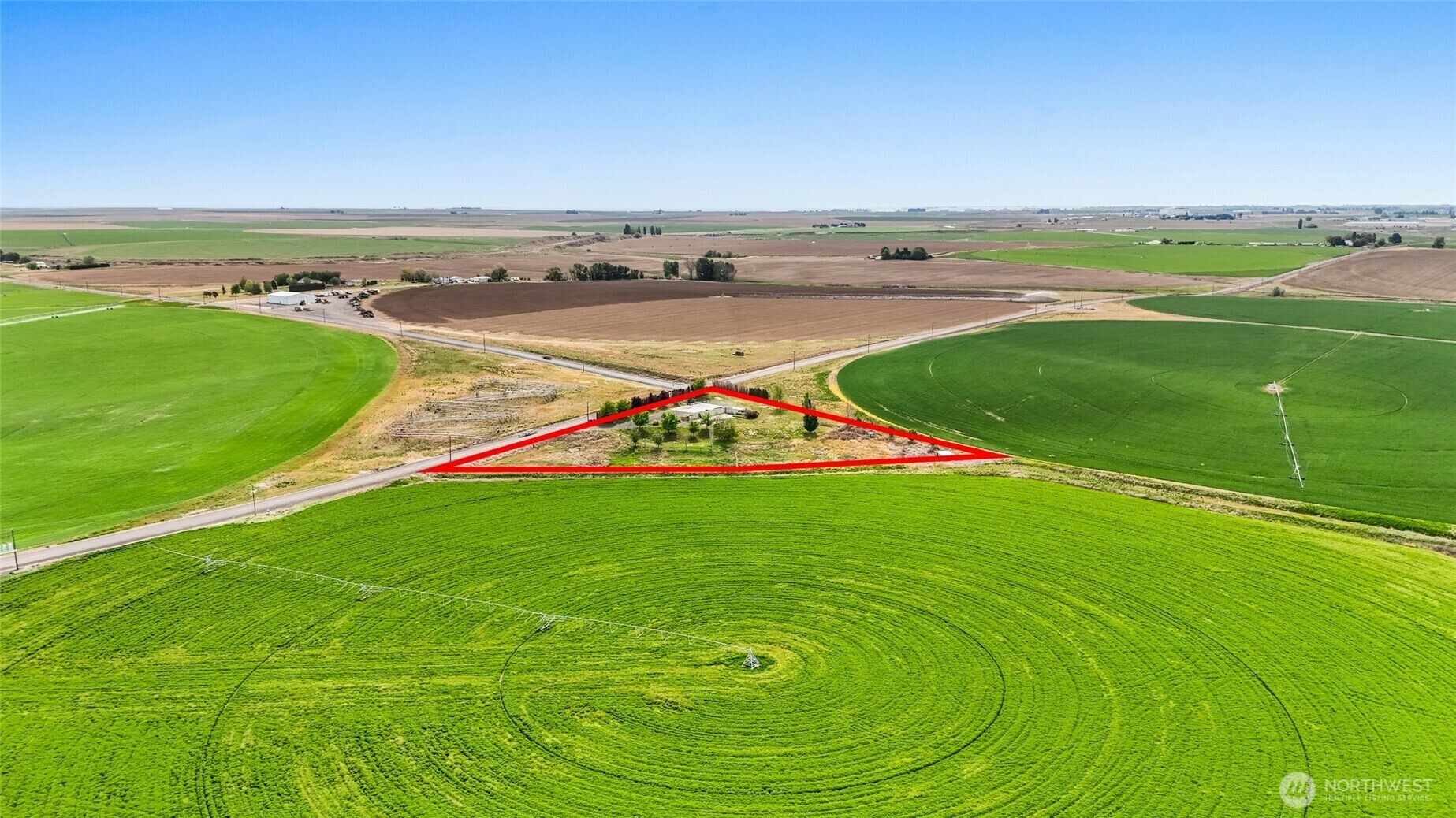 Property Photo: 6052 N Road NE WA 98837