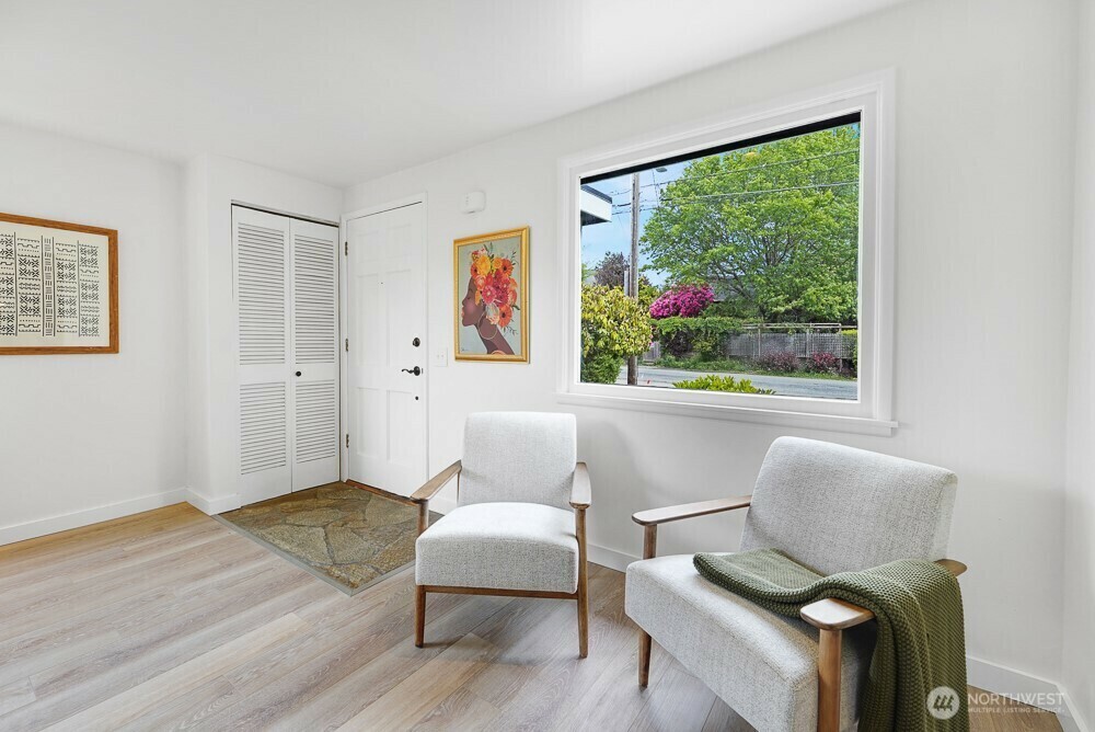 Property Photo: 11247 Dayton Avenue N WA 98133