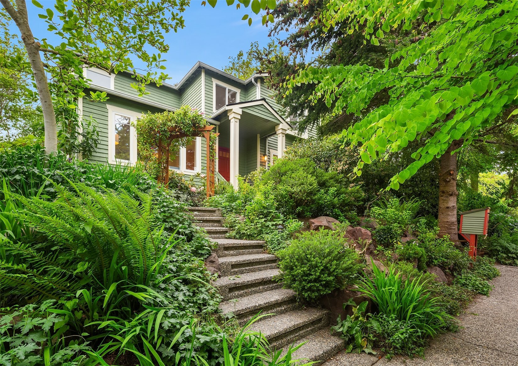 Property Photo: 6237 39th Avenue NE WA 98115