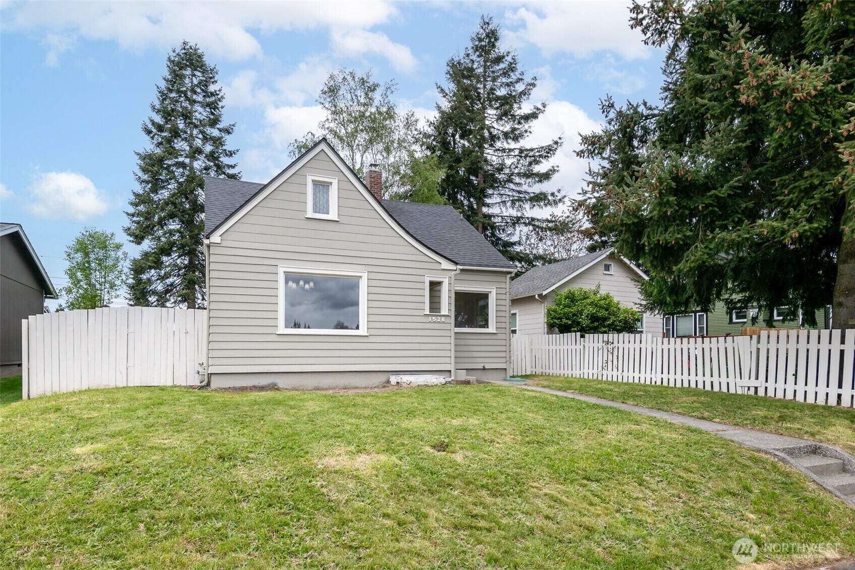 Property Photo: 1528 S Prospect Street WA 98405