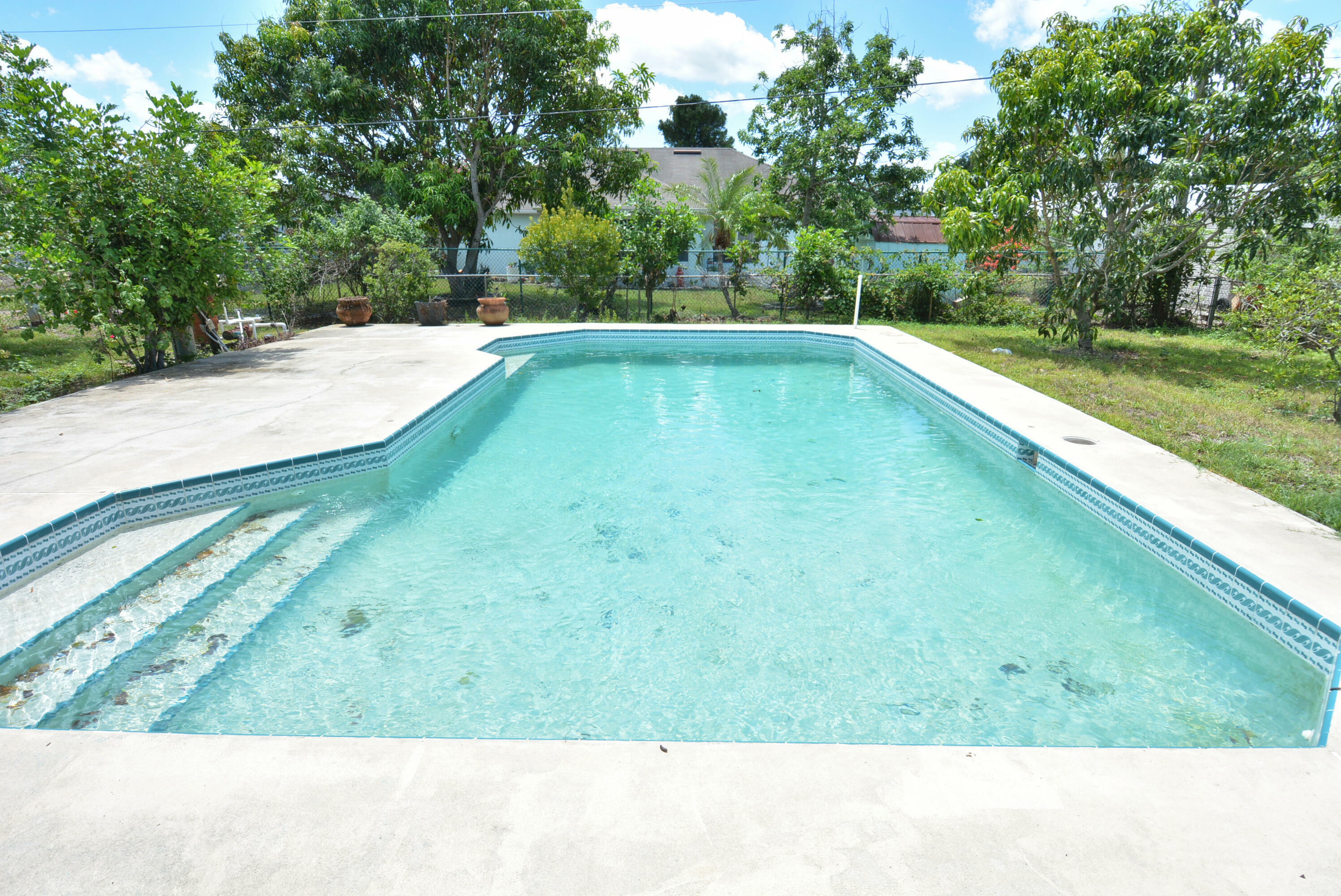 Property Photo: 420 SE Streamlet Avenue FL 34983