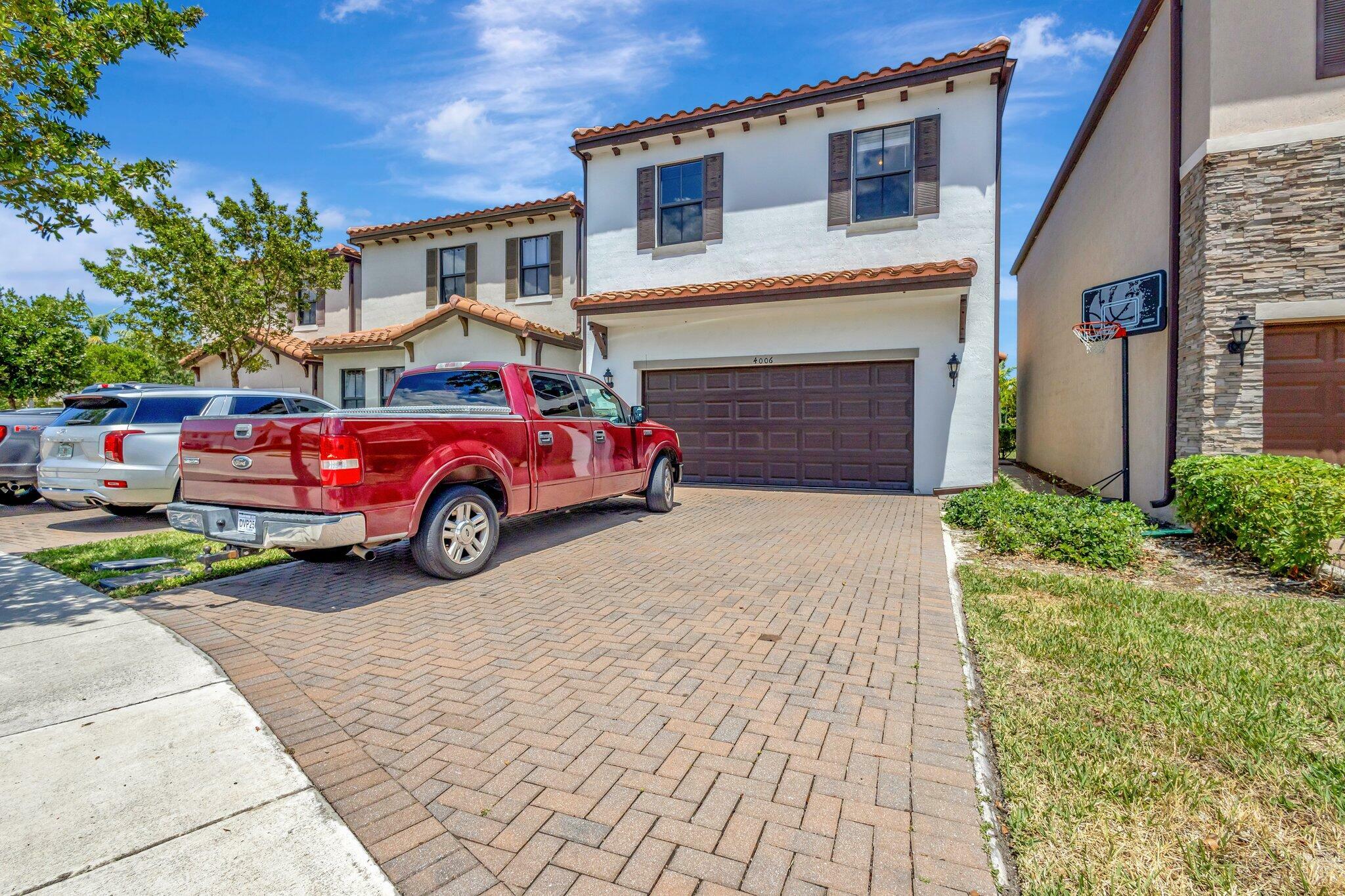 Property Photo: 4006 Sequoia Place W FL 33410