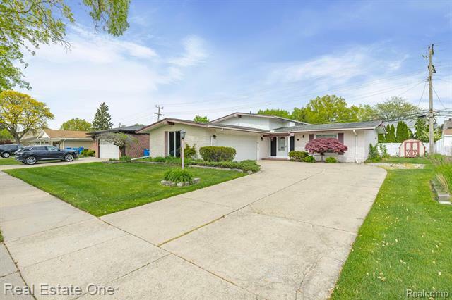 Property Photo: 618 Dover Street MI 48127