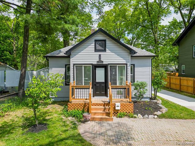 350 W Hazelhurst Street  Ferndale MI 48220 photo