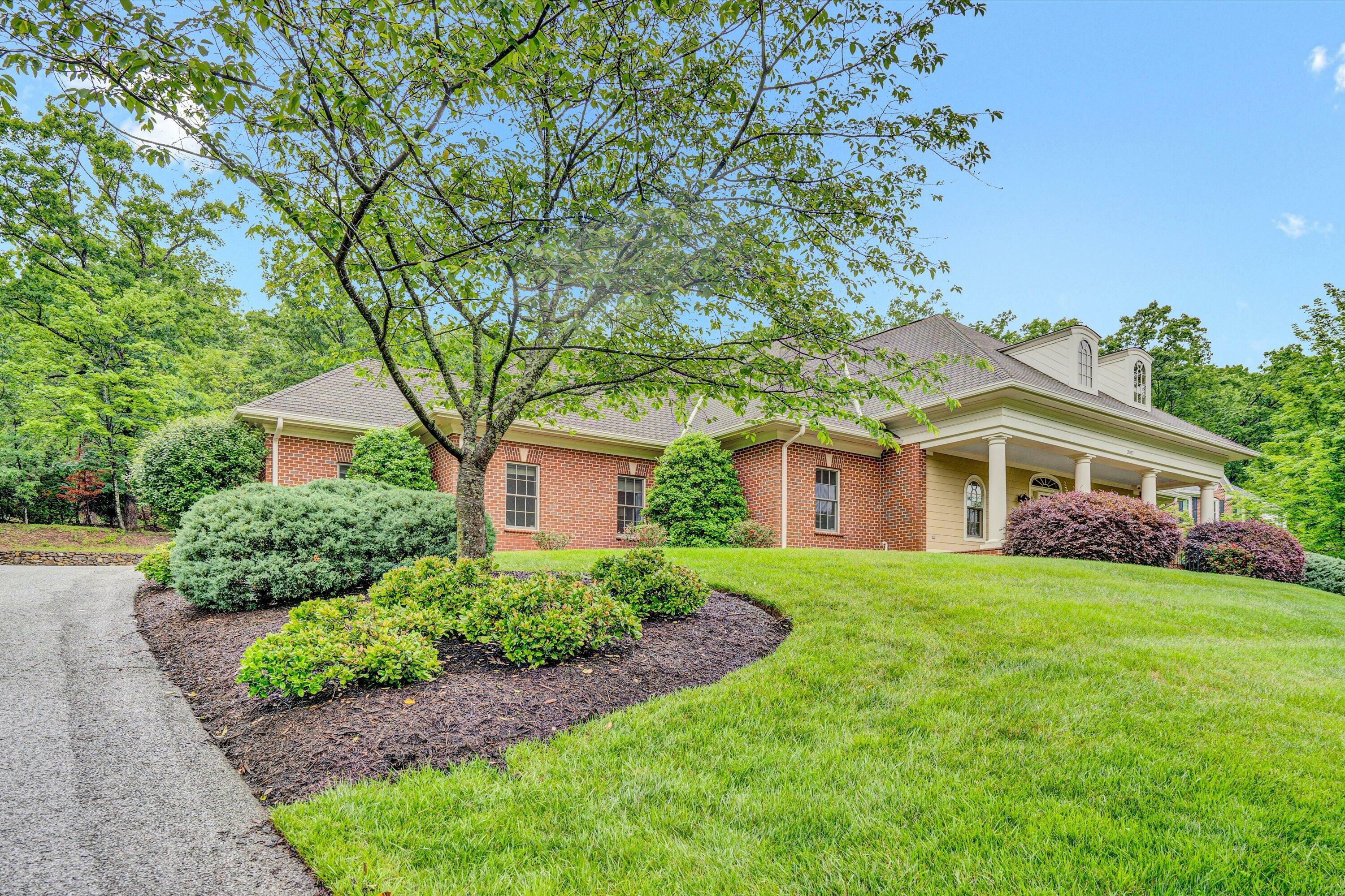 3707 Wellington Dr SE  Roanoke VA 24014 photo