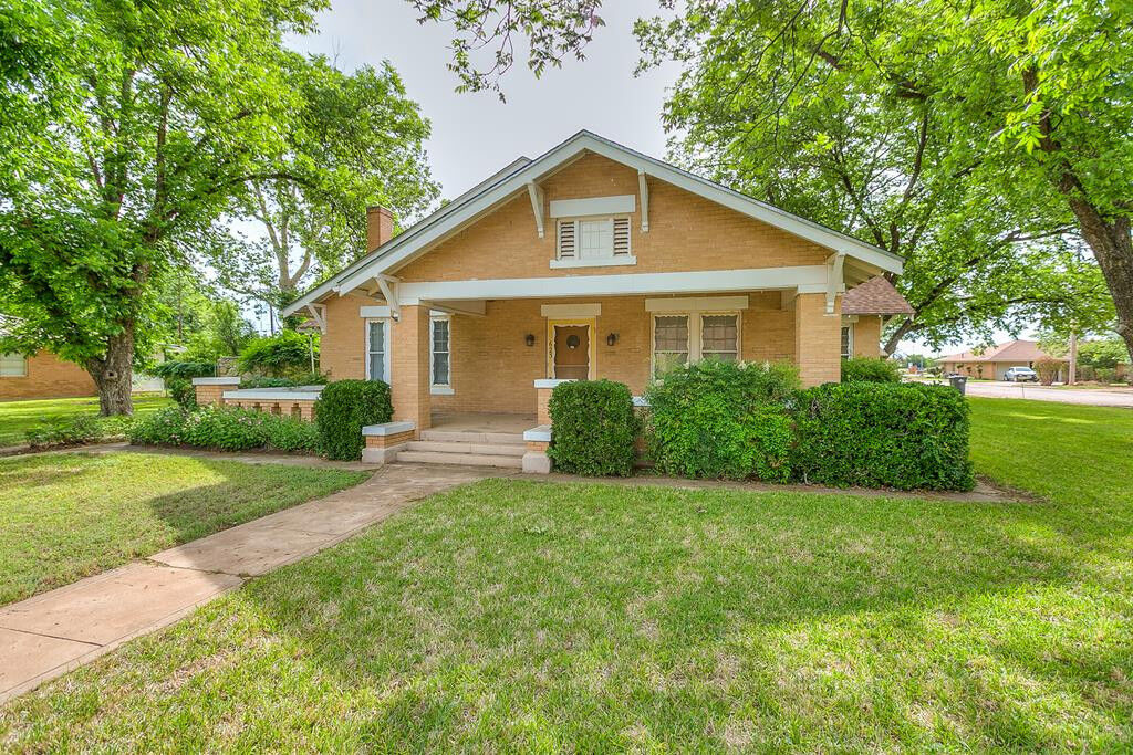 Property Photo:  623 S Washington Street  TX 76933 