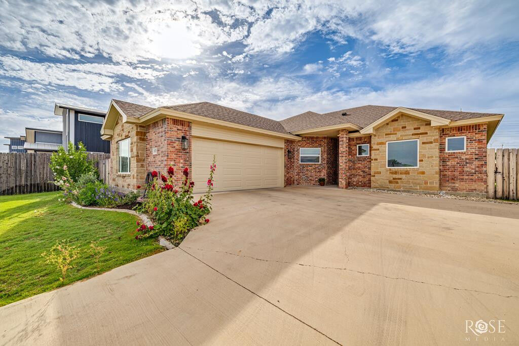 Property Photo:  1978 Colonial Drive  TX 76904 