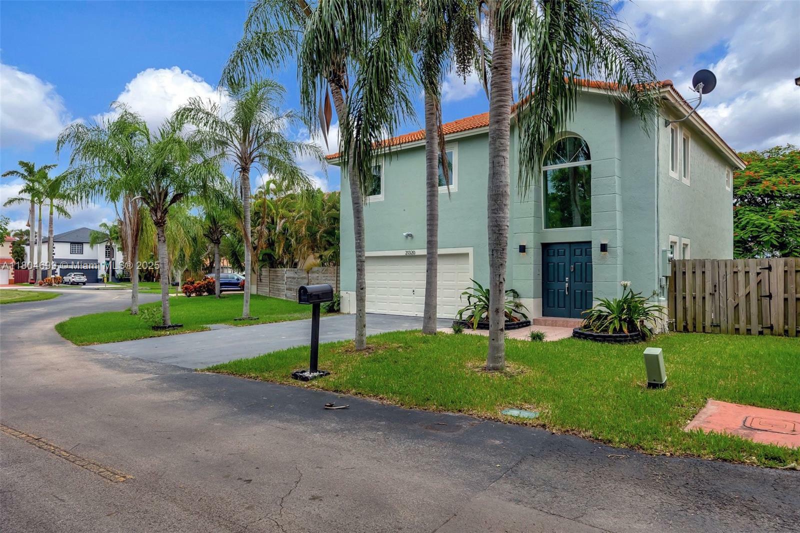 Property Photo: 21320 SW 97th Ave FL 33189