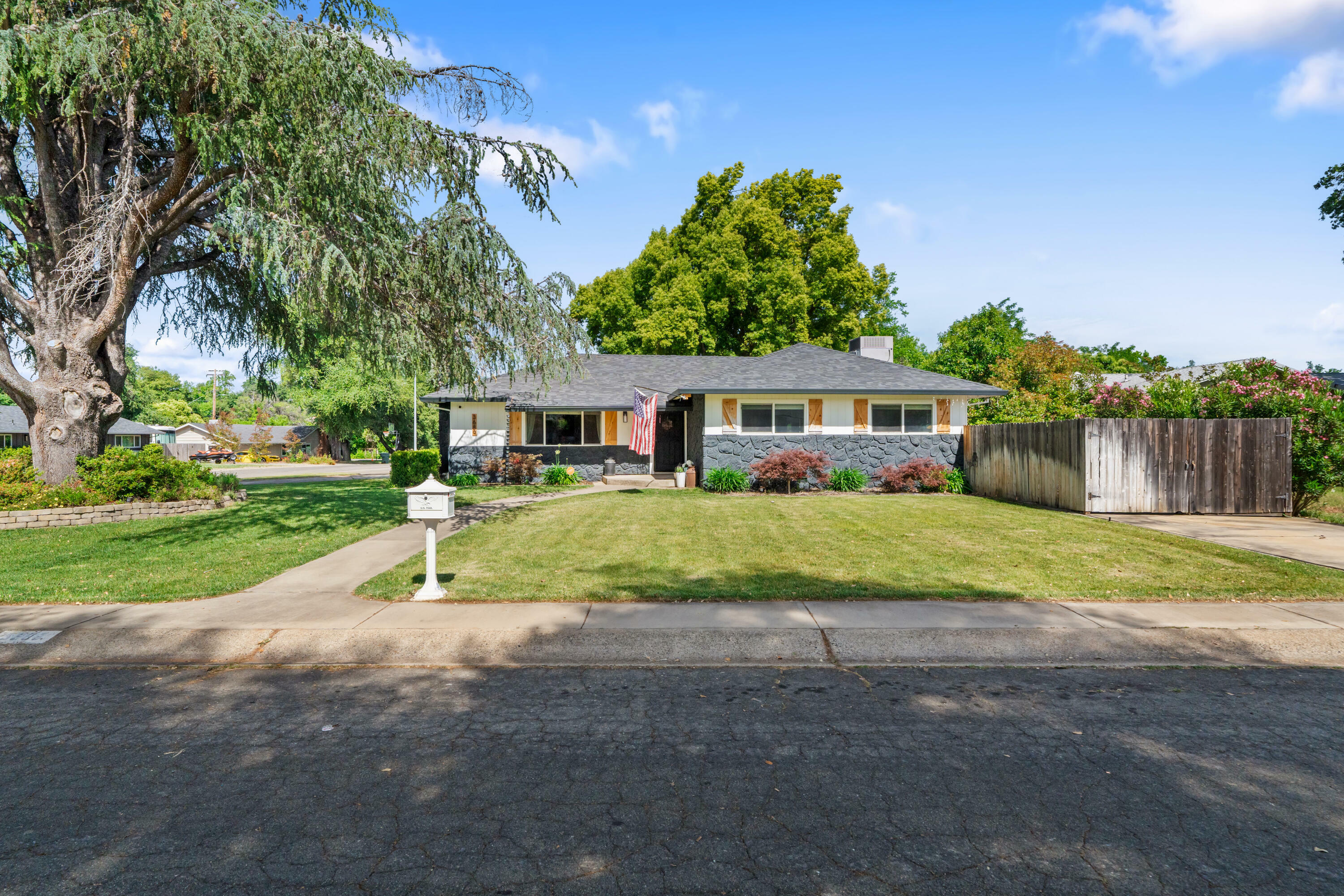 Property Photo: 3689 Suzanne Way CA 96002