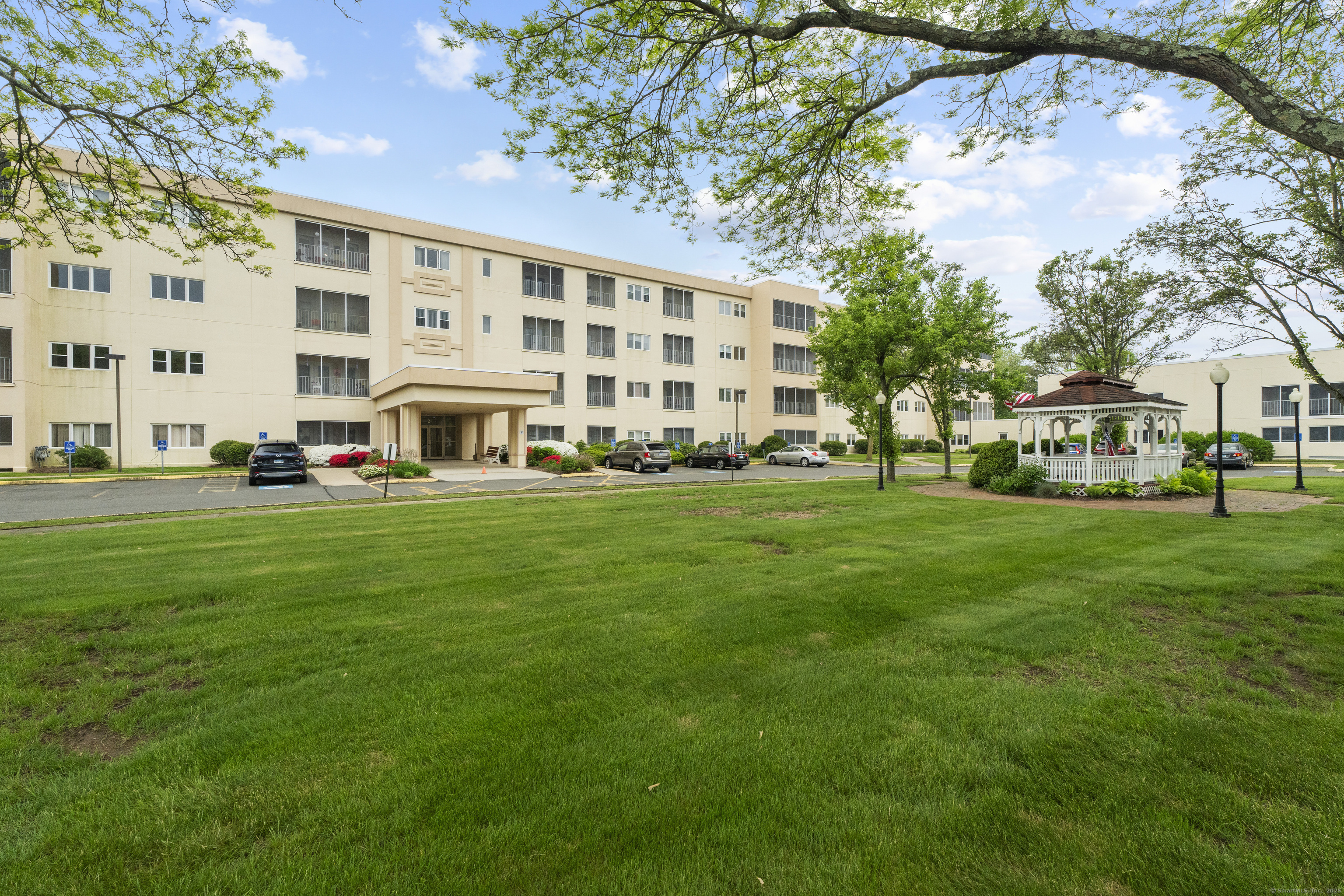 Property Photo: 75 Washington Avenue 2-307 CT 06518