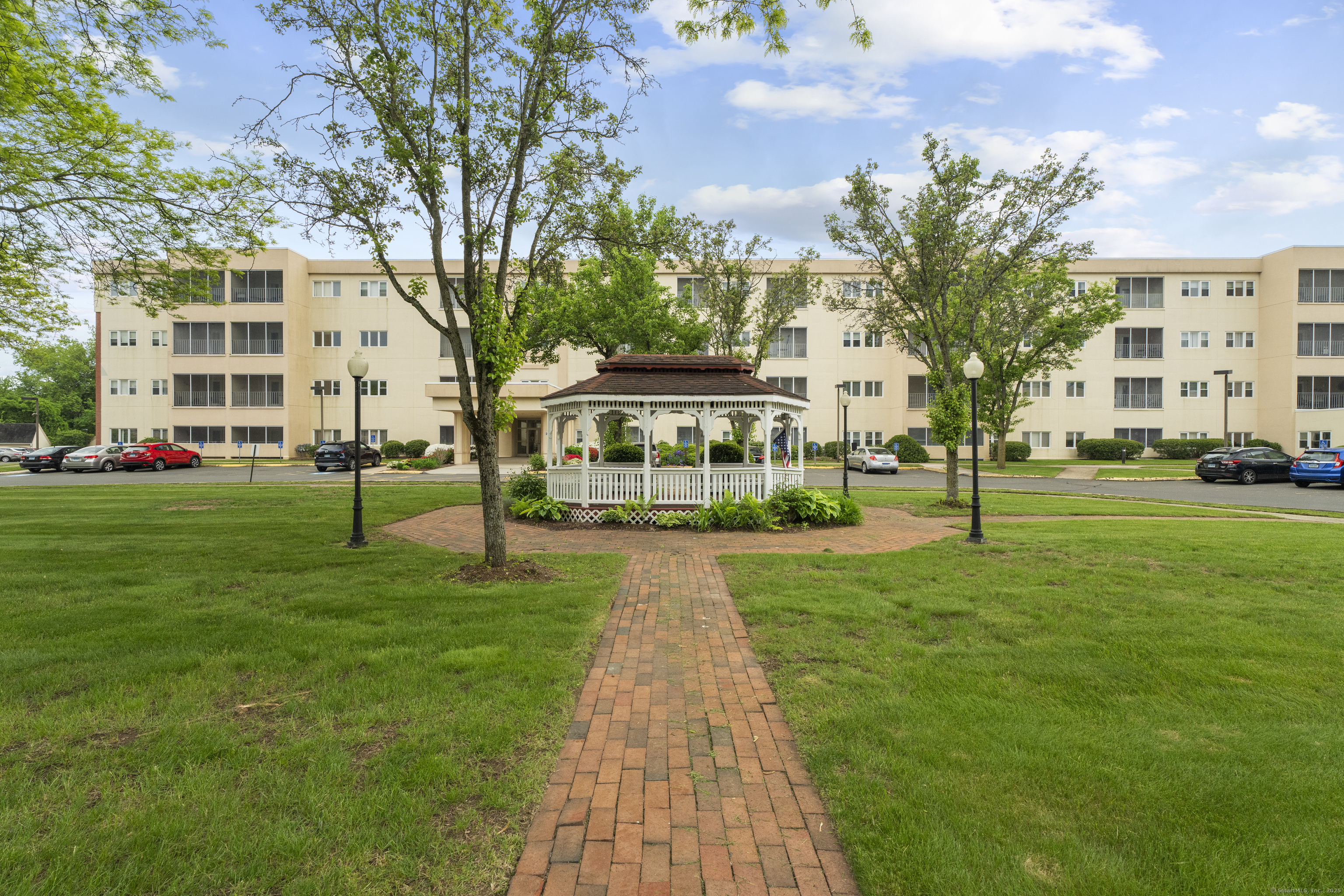 Property Photo: 75 Washington Avenue 2-307 CT 06518