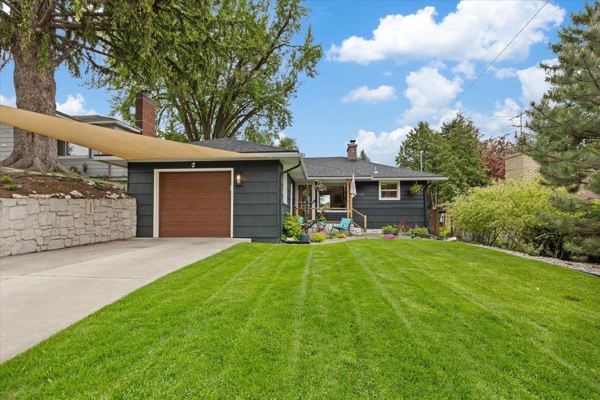 Property Photo: 3129 W Grace Ave WA 99205
