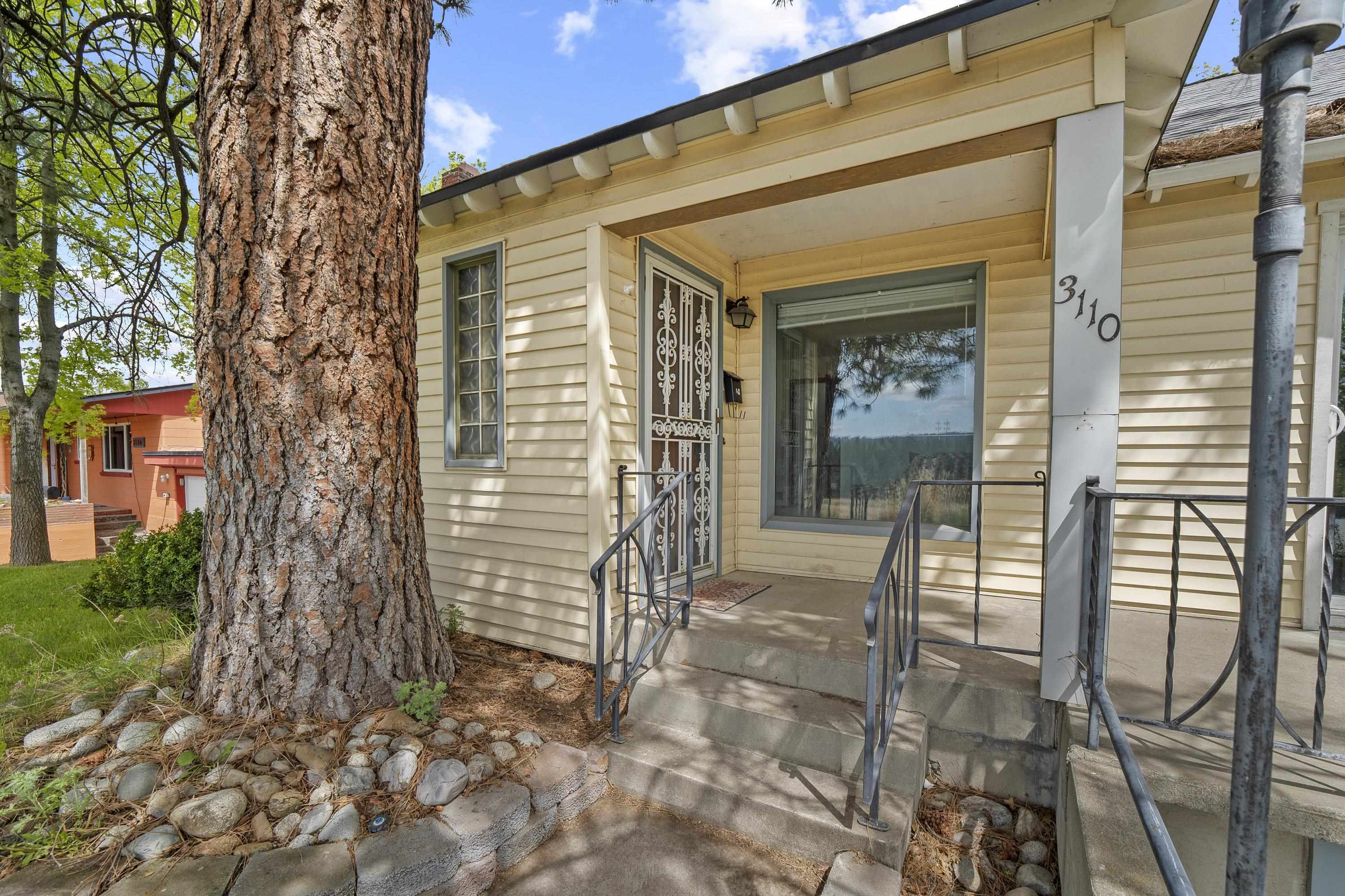 Property Photo: 3110 W Riverview Dr WA 99205